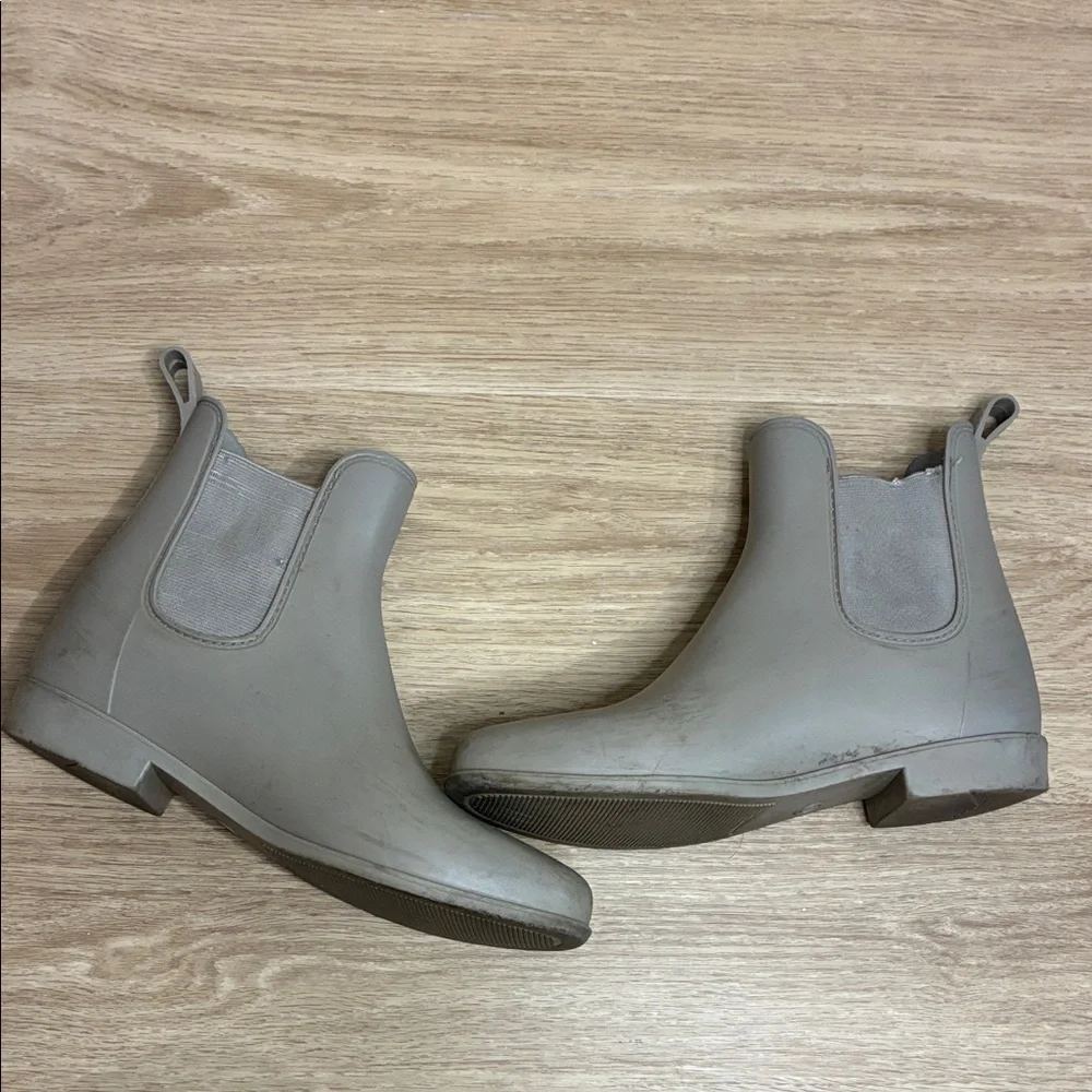 Stylish Grey Ankle Rain Boots